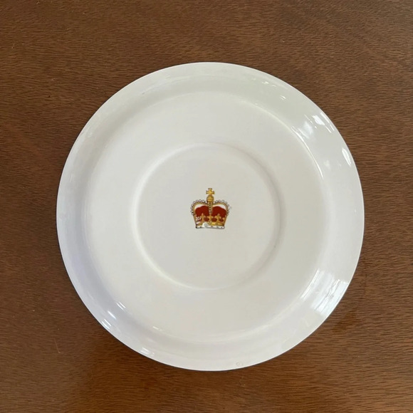 QUEEN ELIZABETH ll SILVER JUBILEE 5 3/8" SOUVENIR DISH - PRINCE WILLIAM POTTERY - Picture 2 of 3